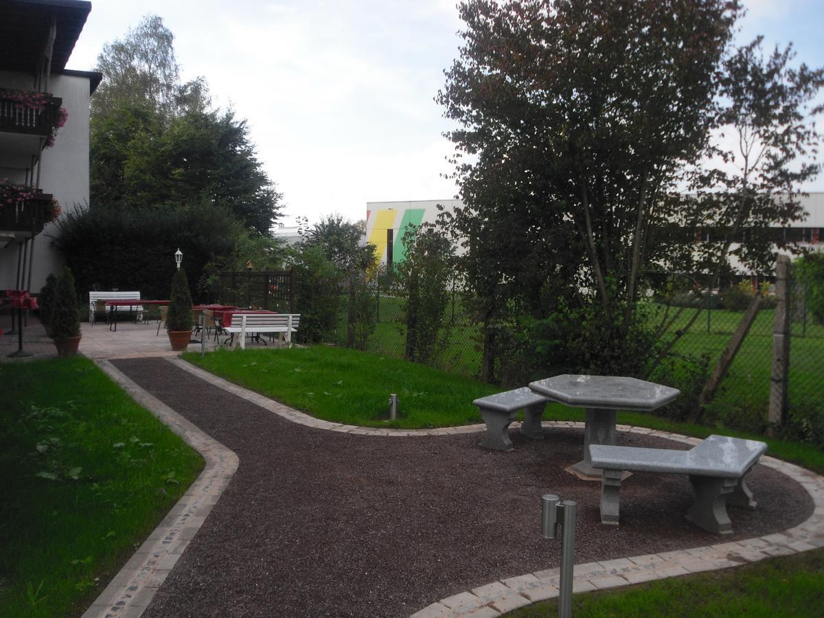 Hotel Saarland Lebach ภายนอก รูปภาพ