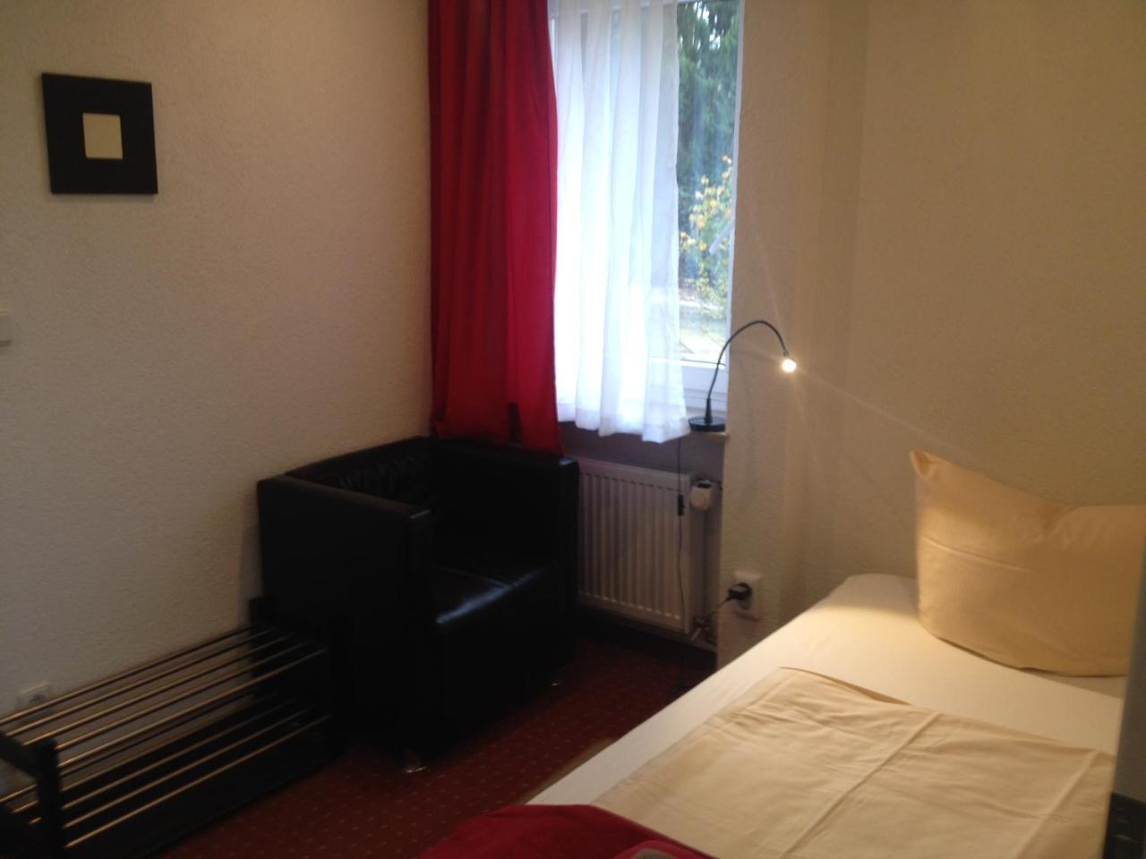 Hotel Saarland Lebach ภายนอก รูปภาพ