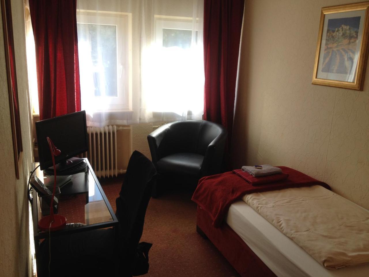 Hotel Saarland Lebach ภายนอก รูปภาพ